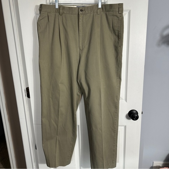 Polo Ralph Lauren pleat front khakis, size 40, 100% cotton, fall, office - Picture 1 of 12